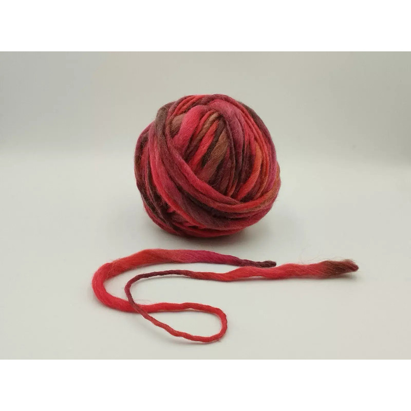 Ball of yarn - wool - Red - Bordeaux - Slub - shaded Ball of yarn - wool - Red - Bordeaux - Slub - shaded
